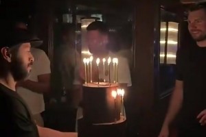 王思雨站在张子宇身边，瞬间变成小孩子 😂